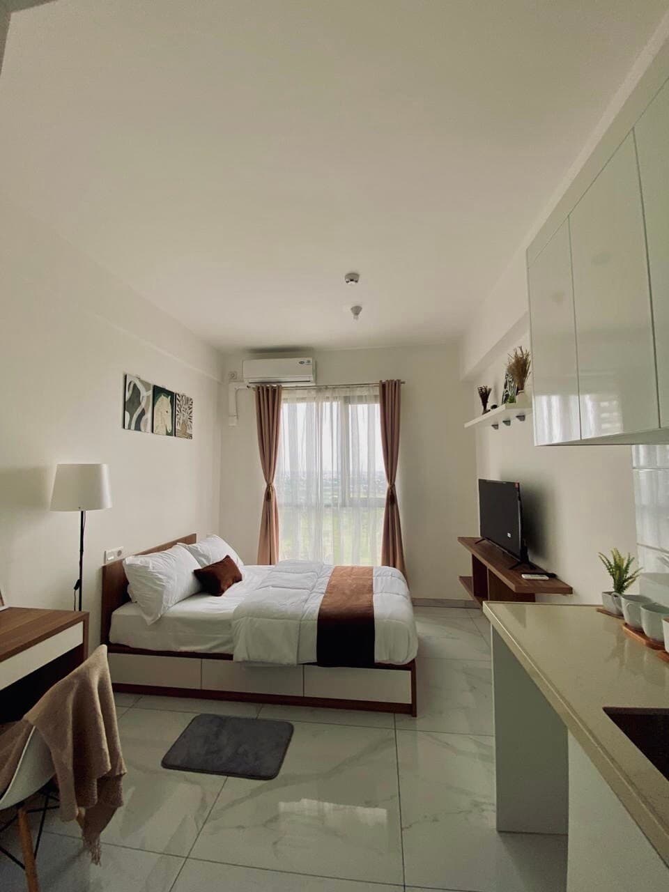 Sky House Hotel-Style Bed